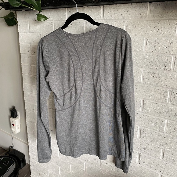 🤸 NWOT Long Sleeve Reebok Top 🤸 - Picture 4 of 4